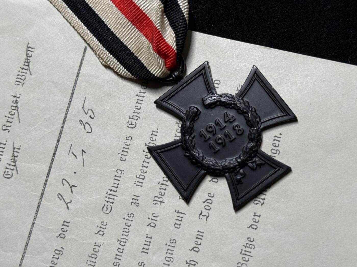 戎马世界章牌大赏第108期 德国兴登堡奖章，带证，遗属版，少见