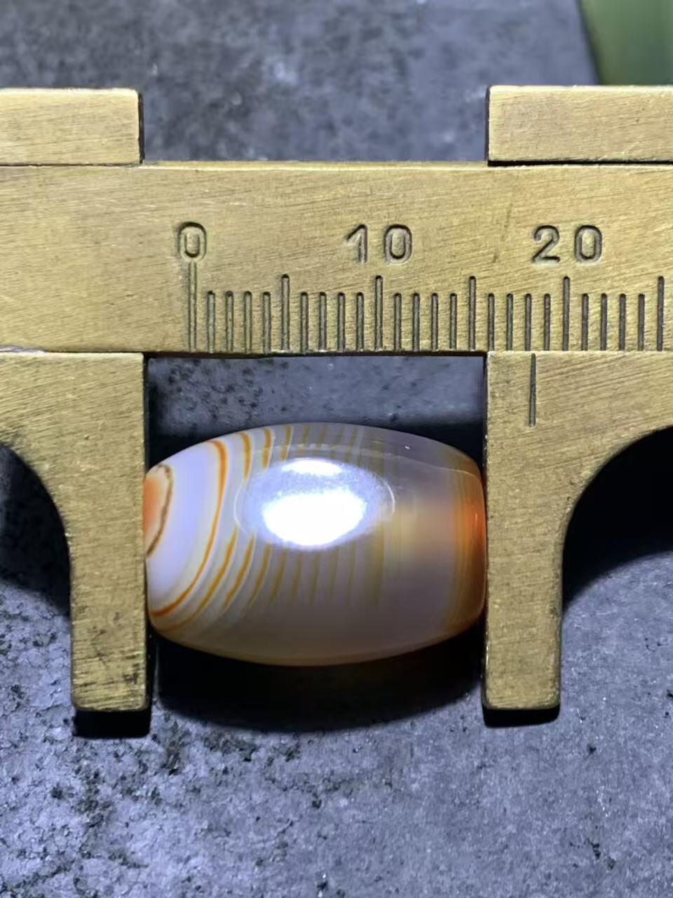 高玉化千层纹缠丝玛瑙随形通货桶珠一个