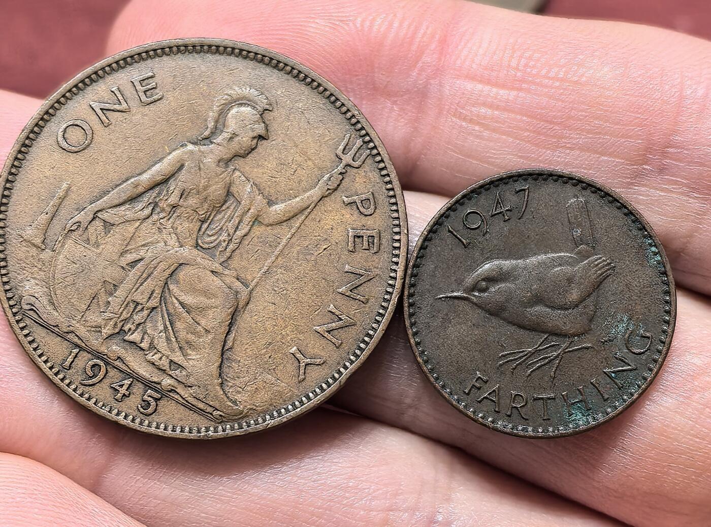 南宋泉阁俄币 外币 国币 专场第十九期 【送拍无额外佣金】 英国 1945/1947年 乔治六世1便士/1法新铜币一对 通货好品 字口还可以 