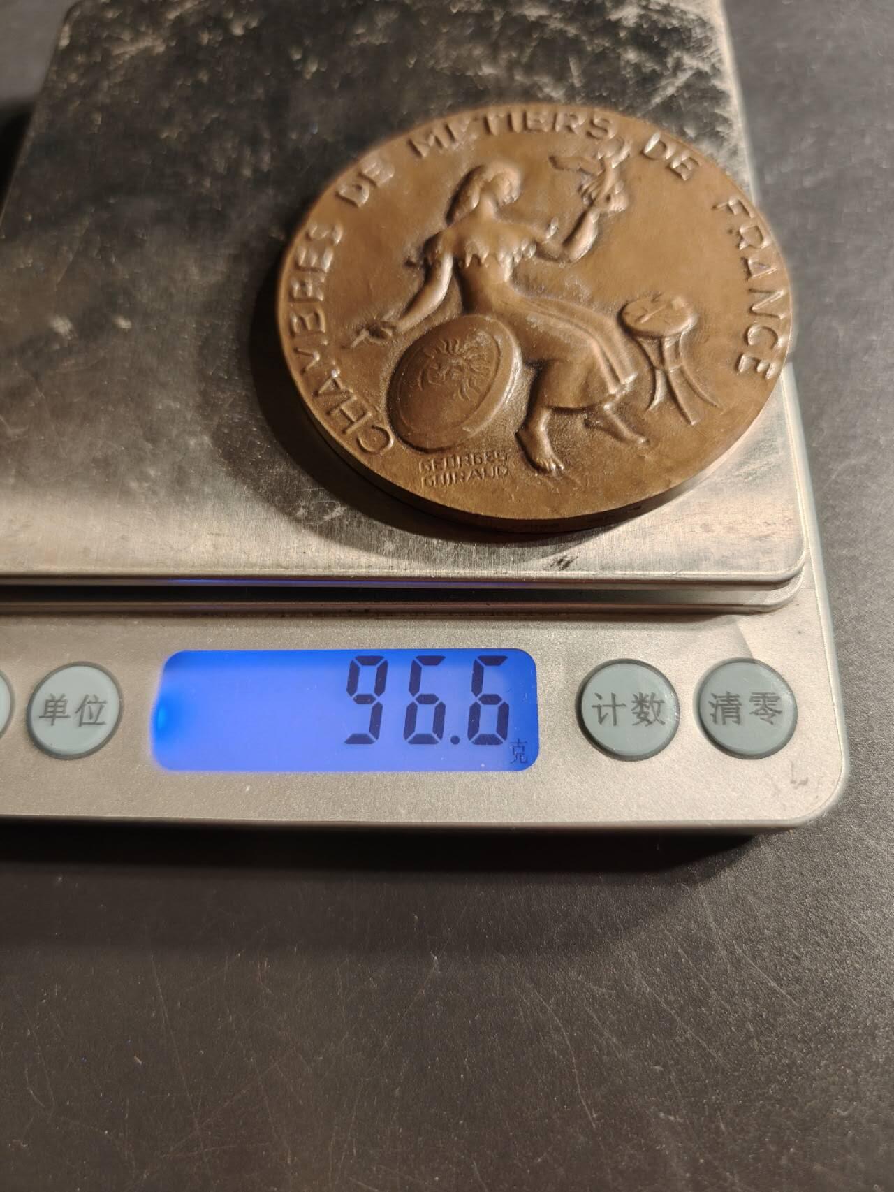 老王徽章第165期 法国手工艺人协会大铜章     原盒     直径58mm.    重量96.6g