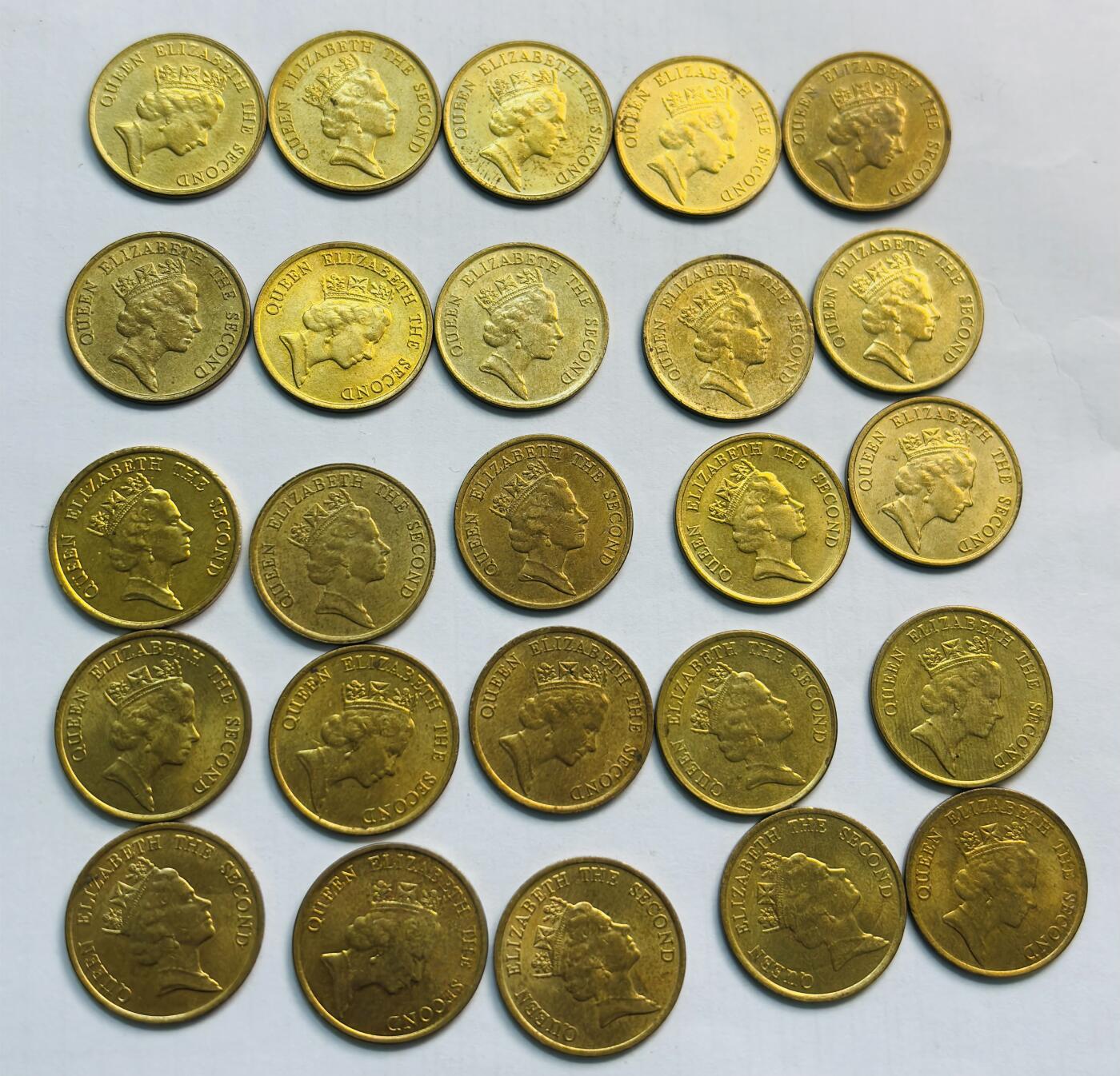 文馨钱币收藏第 282 场，【 长期接收代拍品】，加拿大老铜代用币，银币，德三系列场 原铜光品相英属香港时期高冠女王小一毫铜币 25 枚