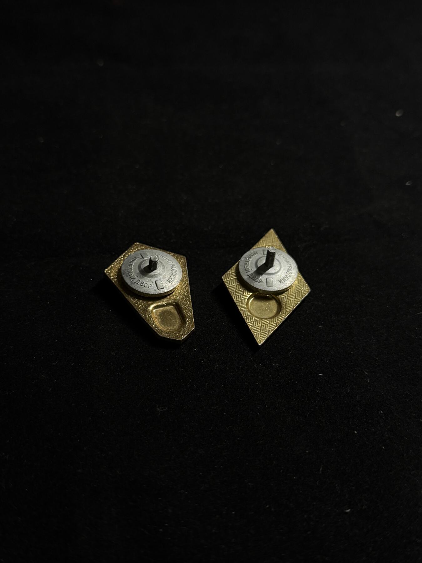 戎马世界章牌大赏第108期 苏联医学大学校徽，铝制版本