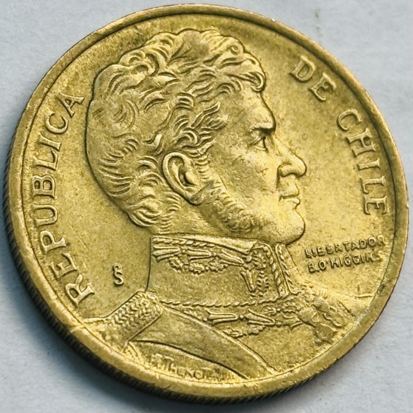 文馨钱币收藏第 282 场，【 长期接收代拍品】，加拿大老铜代用币，银币，德三系列场 1993 年智利 10 比索铜币，第五版