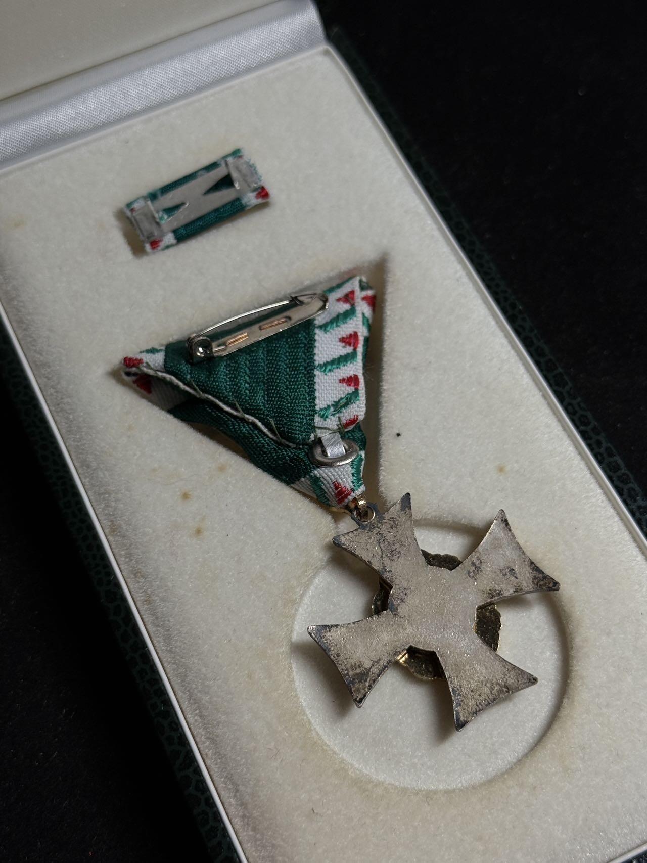 戎马世界章牌大赏第108期 匈牙利一级国防功绩勋章