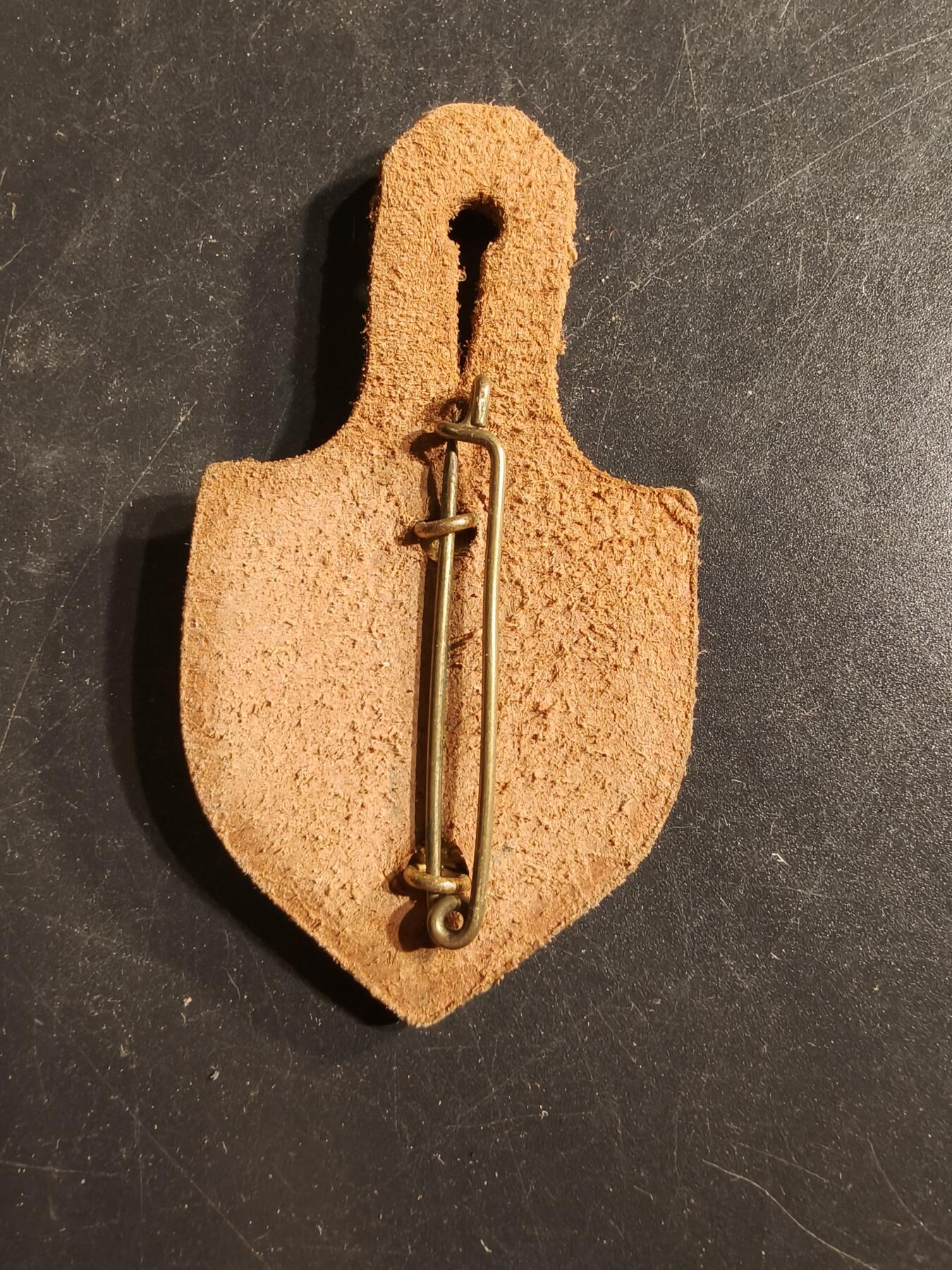 老王徽章第165期 法国第32炮兵团证章 