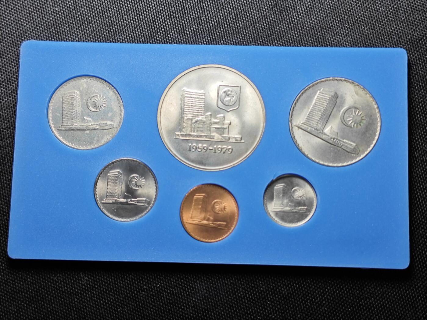 KK钱币收藏小铺 （套币 好品/批量散币 银币）专场  2月预留时间 周末发货  新加坡马来西亚大小面值套币 皮包样式少见 含纪念币