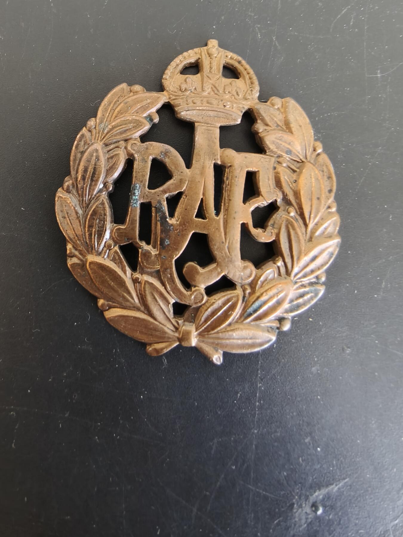 老王徽章第165期 英国皇家空军帽徽    背杆损坏