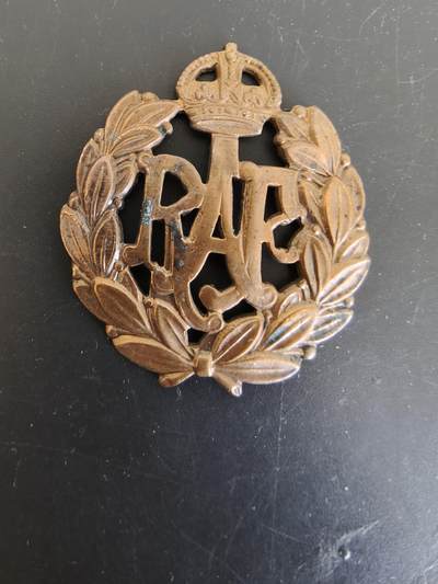 老王徽章第165期 - 英国皇家空军帽徽    背杆损坏