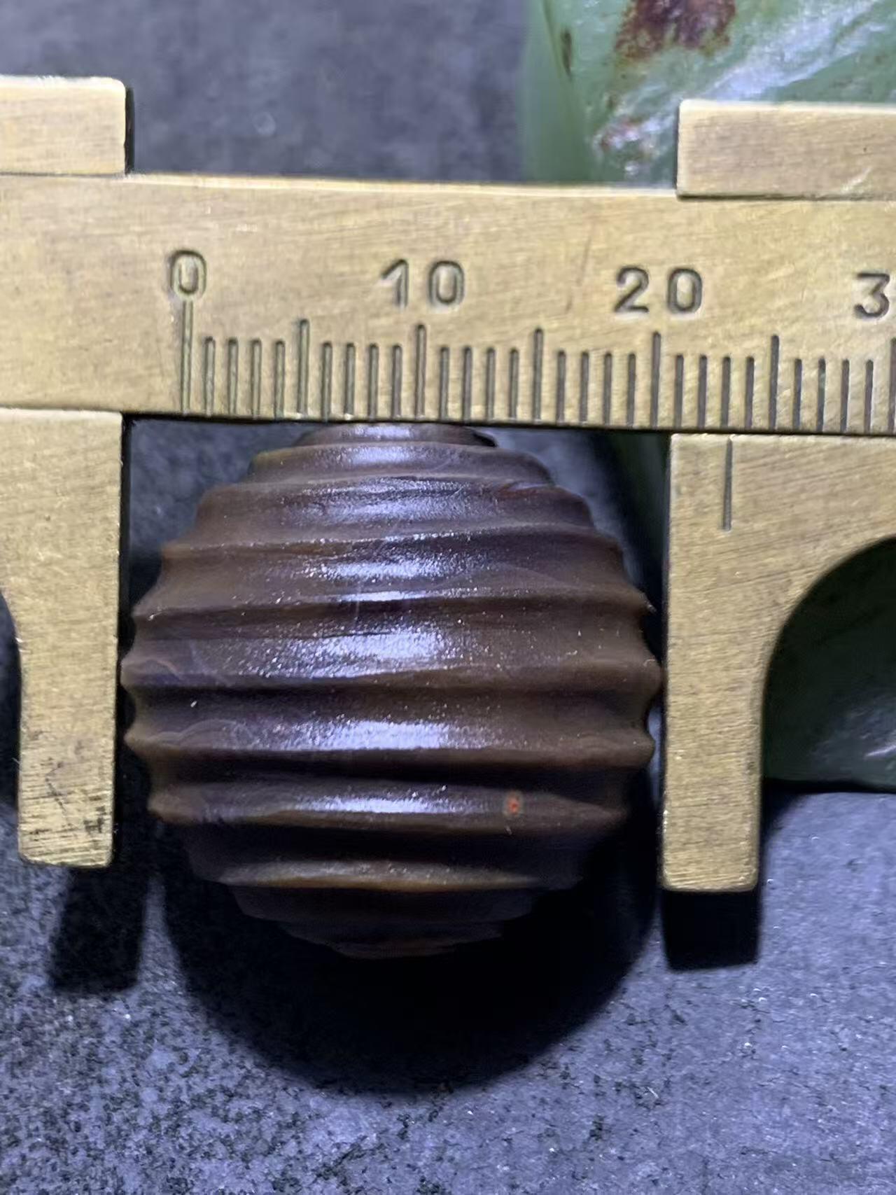 精美亚光战国红玛瑙手工雕刻转纹珠一颗！，