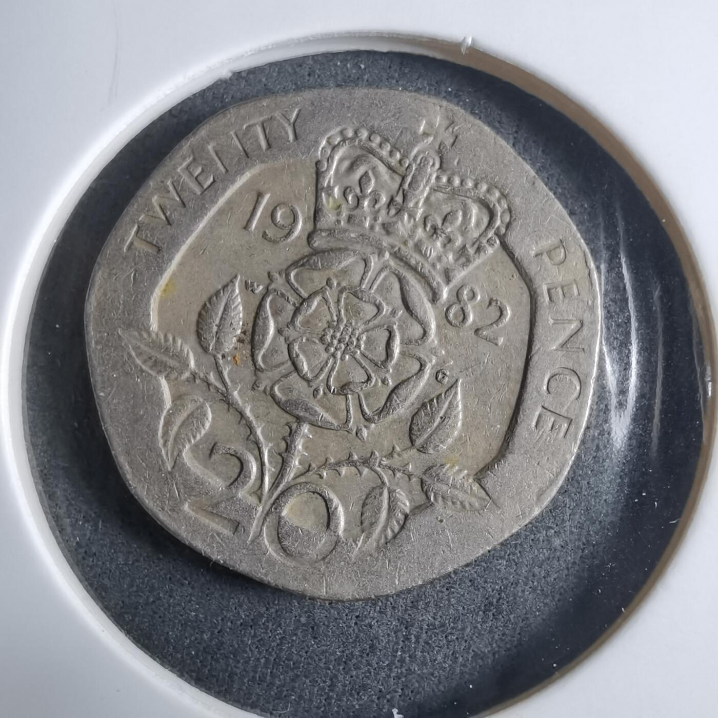 沼泽如烟--第912场 英国1982年20便士