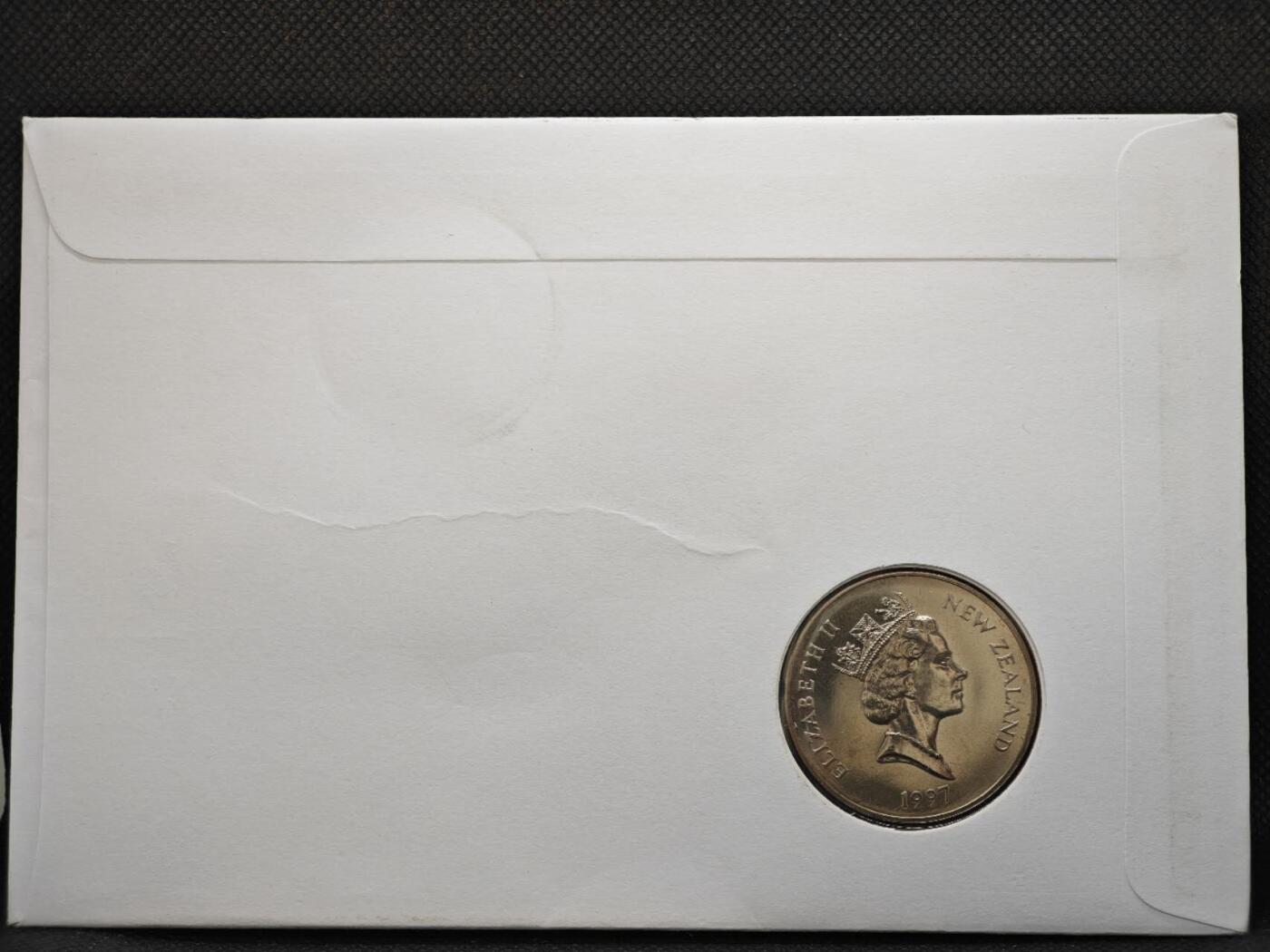 【淘币小摊】限时拍第八百零七拍  克朗币邮币封场  满百包邮可预留两周  周一统一发货   新西兰1997年女王金婚5元纪念币邮币封