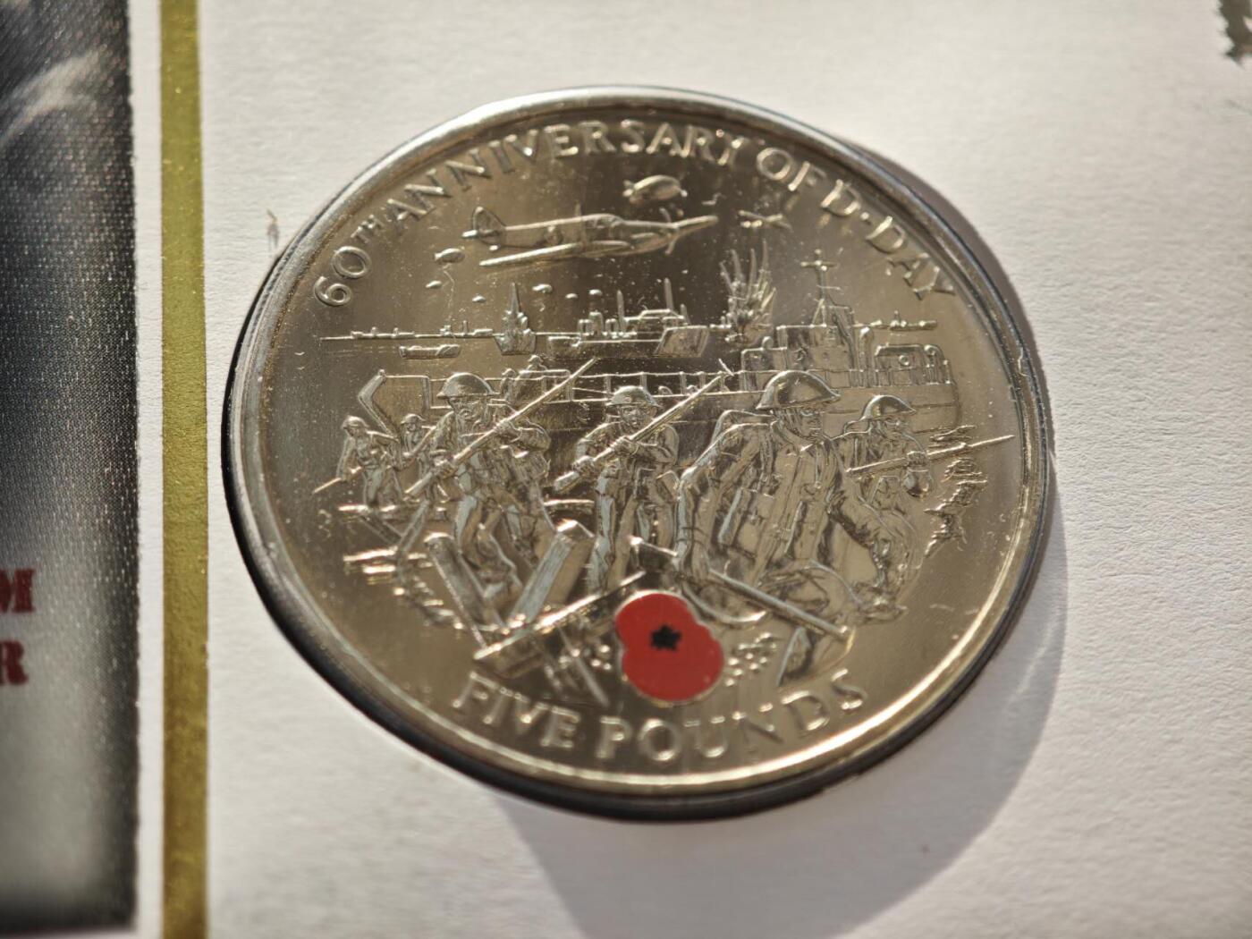 【淘币小摊】限时拍第八百零七拍  克朗币邮币封场  满百包邮可预留两周  周一统一发货   根西岛2004年诺曼底登陆60周年5镑纪念币邮币封