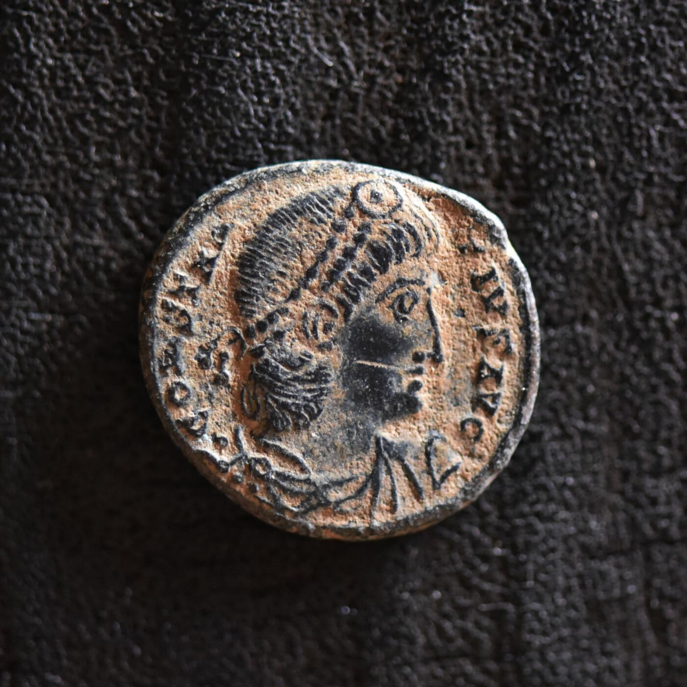 【良泉】第42期【自动场】12月4日晚19.30点开拍！99枚域外古代钱币专场  【发丝清晰】公元337-361年【古罗马】君士坦提乌斯二世“士兵军旗”铜币，1.84克