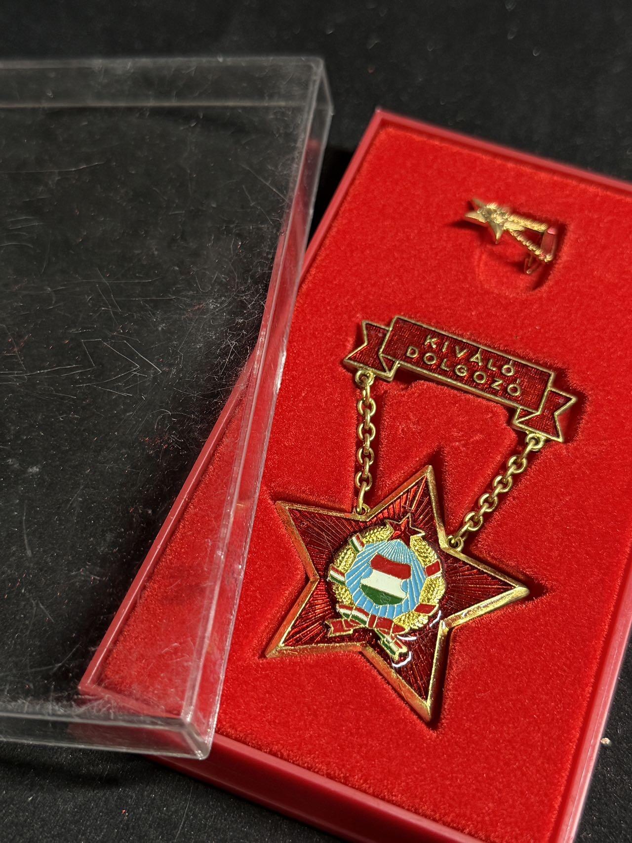 戎马世界章牌大赏第108期 匈牙利优秀劳动者奖章