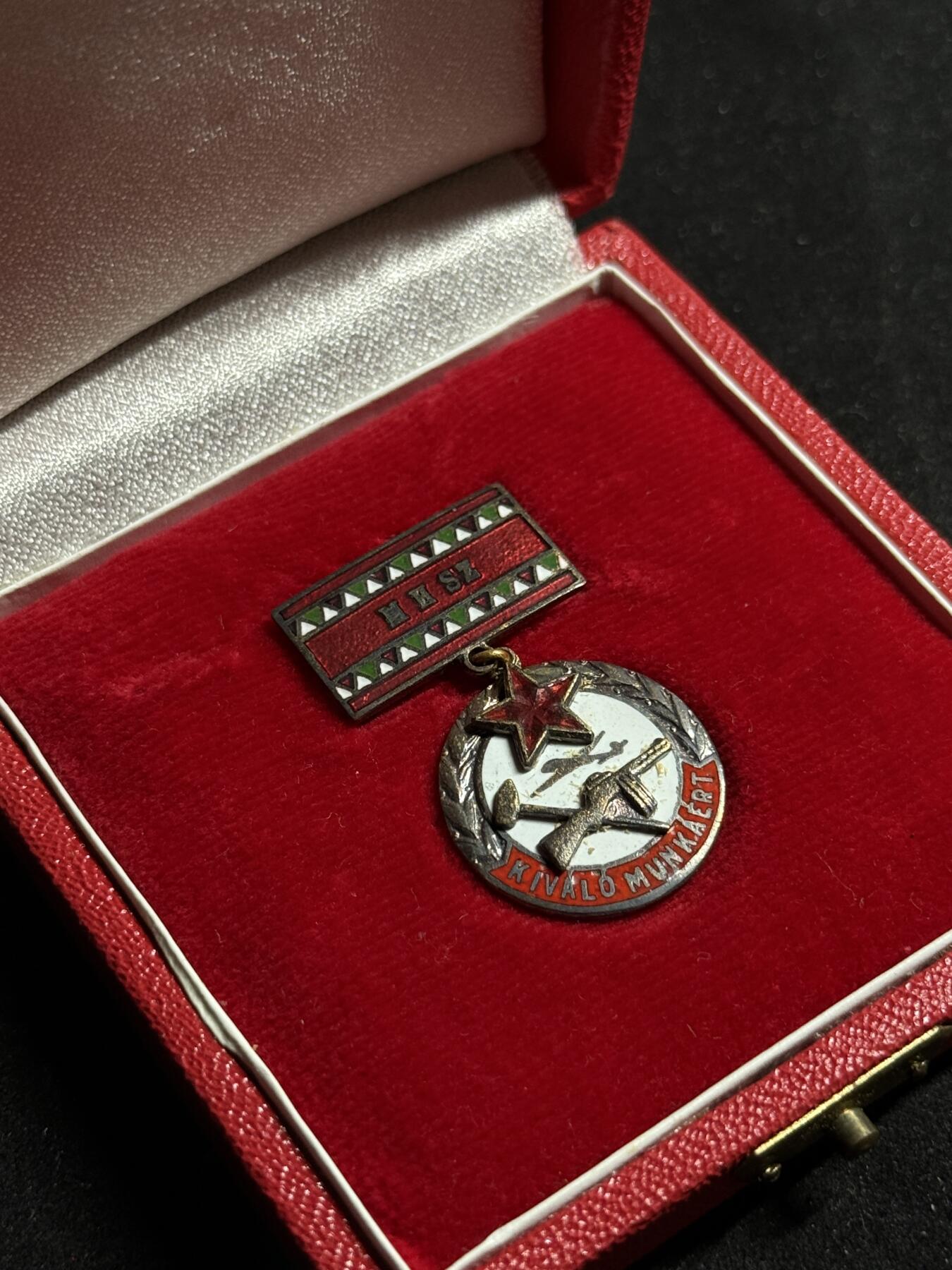 戎马世界章牌大赏第108期 匈牙利国防协会杰出奖章