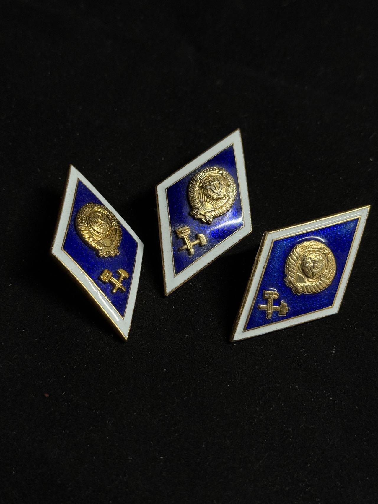 戎马世界章牌大赏第108期 苏联铝制校徽一组