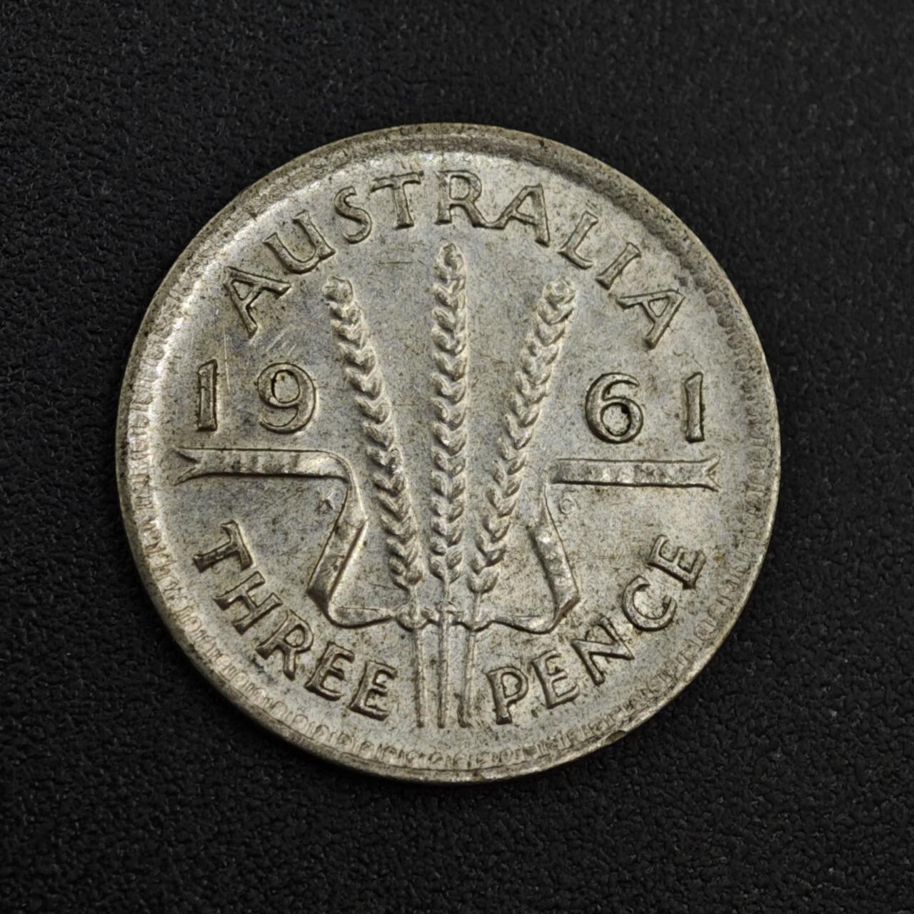 【淘币小摊】实时拍第八百零四拍   散币银币场   满百包邮可预留二周 每周一统一发货   澳大利亚1961年伊丽莎白二世3便士银币