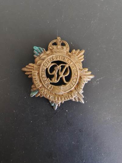 老王徽章第165期 - 英国皇家陆军服务兵帽徽     二战时期    背杆损坏