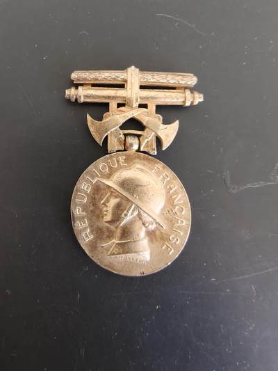 老王徽章第165期 -  法国金级消防员服役奖章    925银镀金材质    无绶带    19.8g