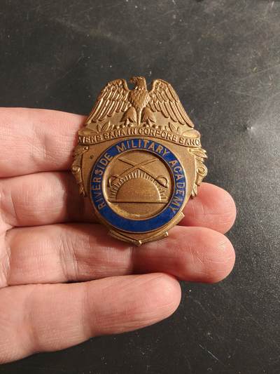 老王徽章第165期 - 美国里夫赛德军事学校大檐帽帽徽 