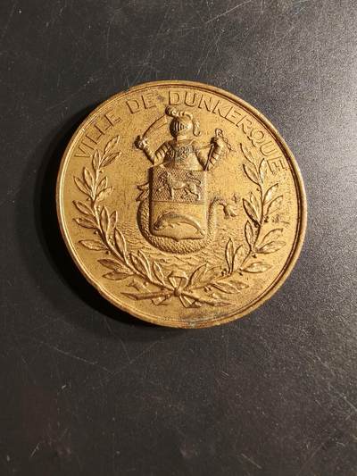 老王徽章第165期 - 敦刻尔克市1901年庆祝法俄同盟纪念章     应该是拿大尺寸奖章改的     直径50mm.    重量58.3g