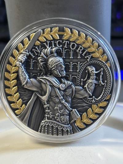 第182期拍卖 - 纽埃2022年战争胜利铠甲勇士1盎司高浮雕镀金银币，999银，发行799枚