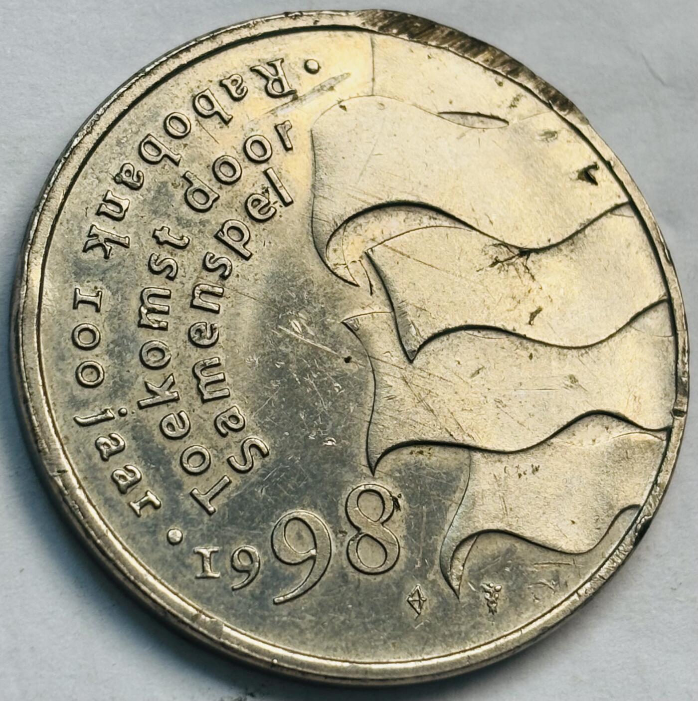 文馨钱币收藏第 282 场，【 长期接收代拍品】，加拿大老铜代用币，银币，德三系列场 1988 年荷兰女王贝娅特丽克丝肖像纪念币章，大直径