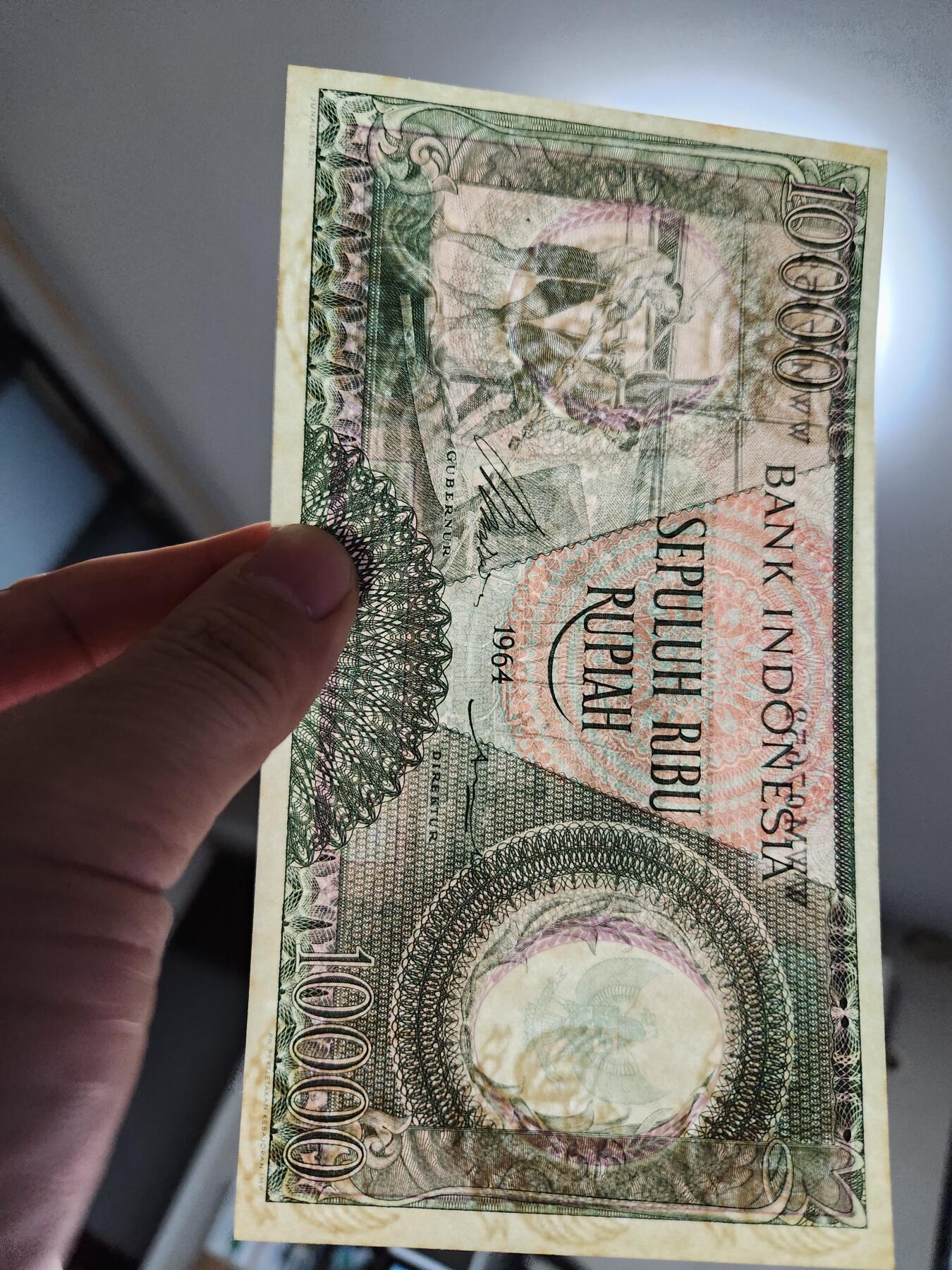 11月29号晚上8点 外国纸币自动截拍第64场 印度尼西亚10000新品有黄斑