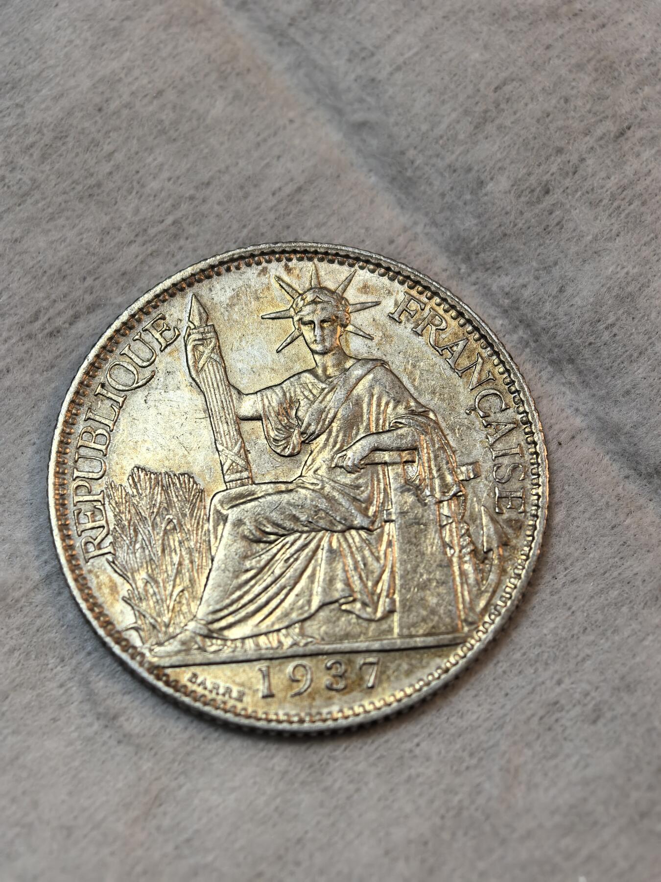 出一枚坐洋20分银币