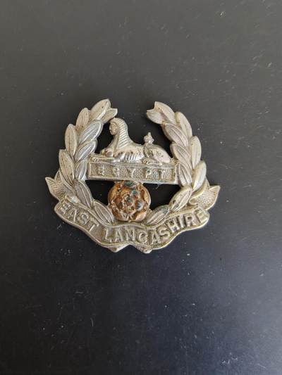 老王徽章第165期 - 英国东兰开夏步兵团帽徽     一战时期    背杆损坏