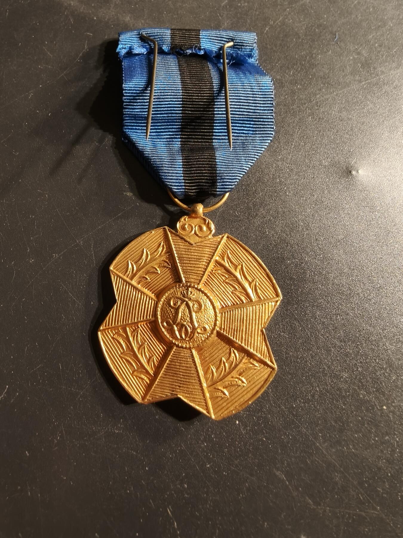 老王徽章第165期 比利时金级利奥波德二世奖章     二战前单法语版