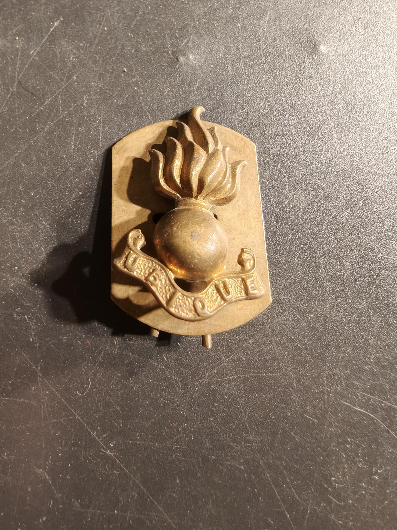 老王徽章第165期 英国皇家炮兵帽徽     一战时期带插销 