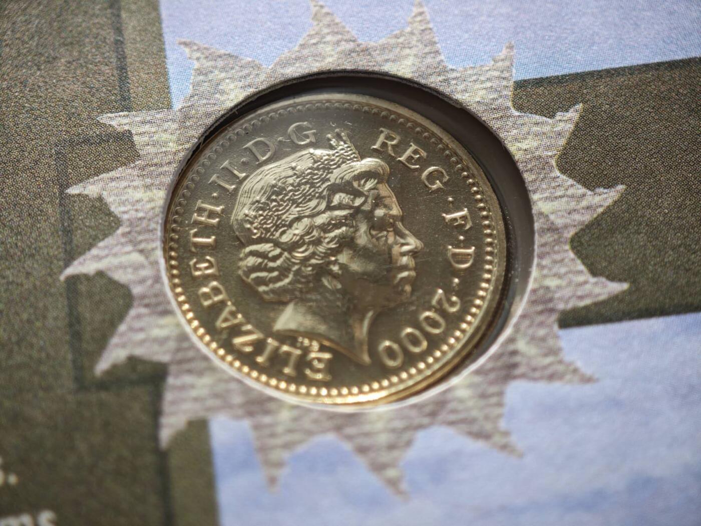 【淘币小摊】限时拍第八百零七拍  克朗币邮币封场  满百包邮可预留两周  周一统一发货   英国2000年一镑邮币封