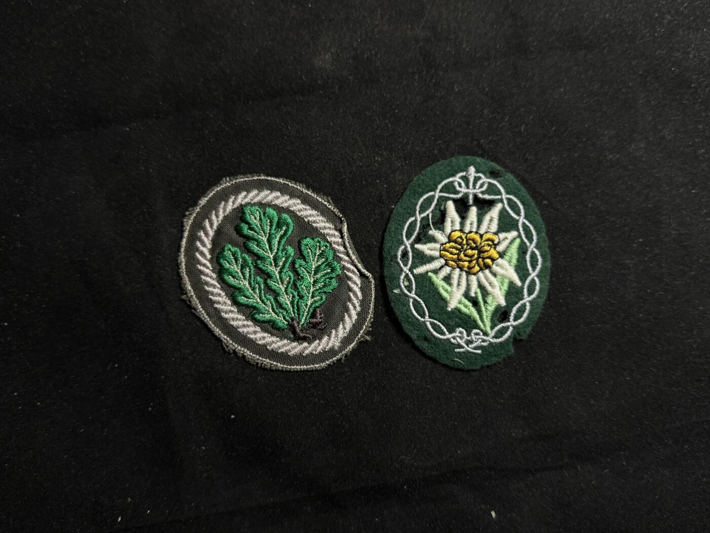 戎马世界章牌大赏第108期 德国二战布制臂章，山地兵与猎兵臂章，有虫蛀破洞