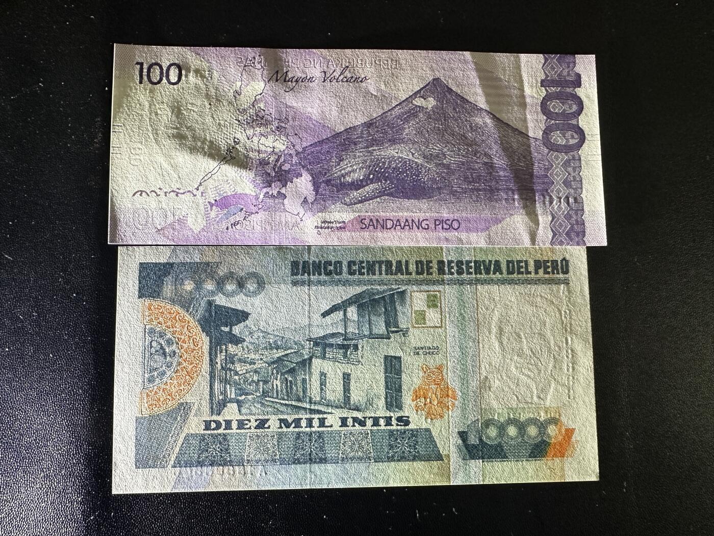 《外钞收藏家》第五百八十七期（精选场）（本平台长期征集拍品、欢迎藏友们联系合作） 菲律宾50比索倒置号爱藏评级+100比索倒置号888AU+秘鲁1万比索倒置号888全新