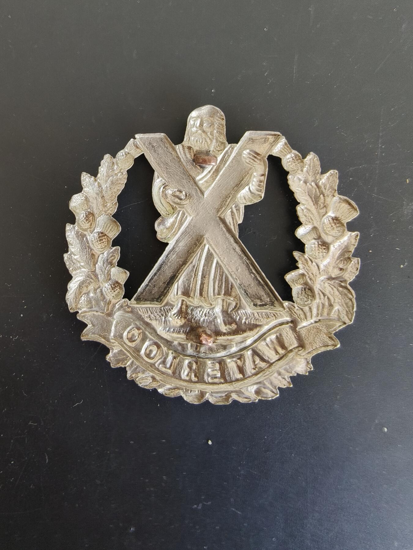 老王徽章第165期 英国女王卡梅伦高地步兵团帽徽    背杆损坏