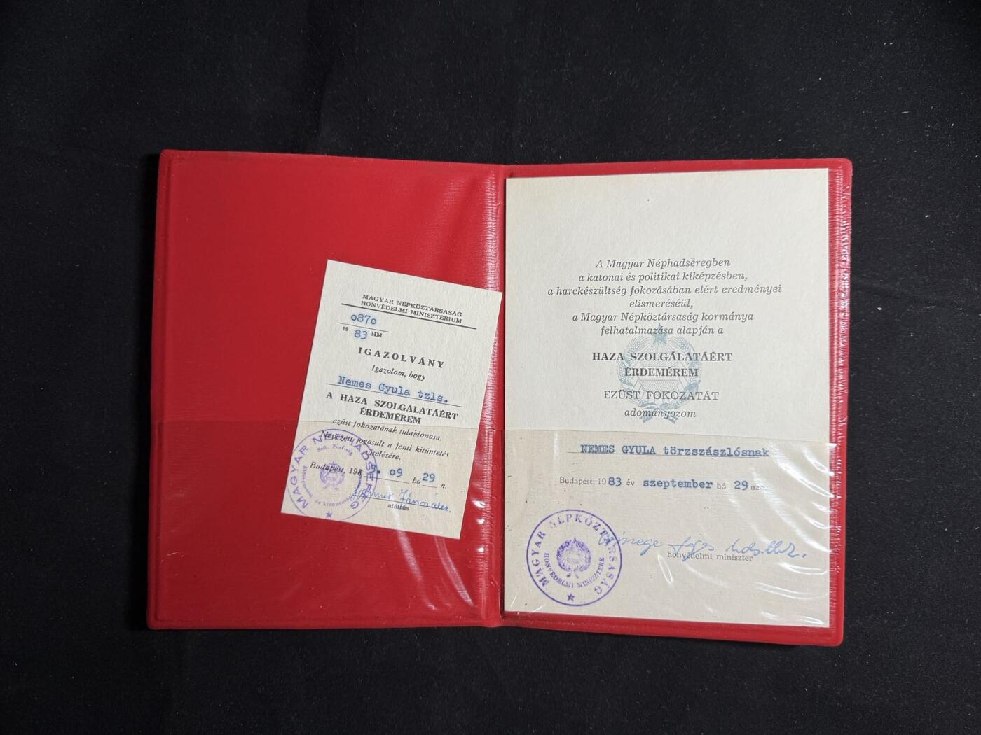 戎马世界章牌大赏第108期 授予内梅什.久洛高级军士长的为祖国服务银级功绩奖章证书