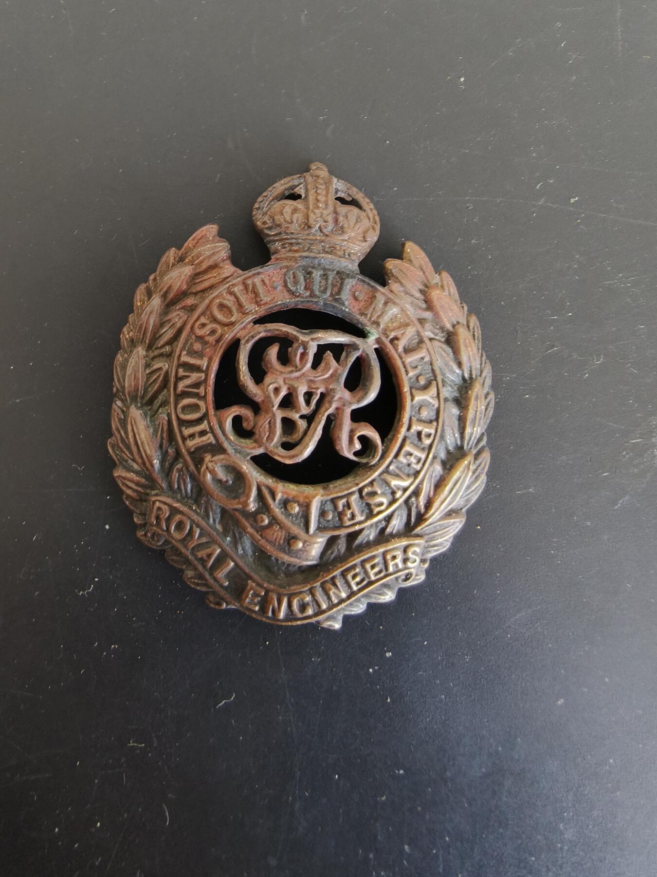 老王徽章第165期 英国皇家工兵帽徽    背杆损坏    一战时期