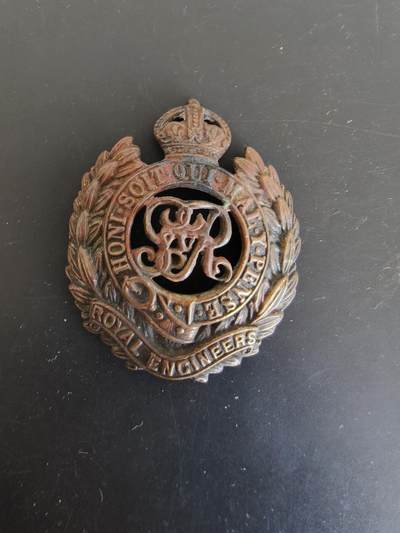 老王徽章第165期 - 英国皇家工兵帽徽    背杆损坏    一战时期