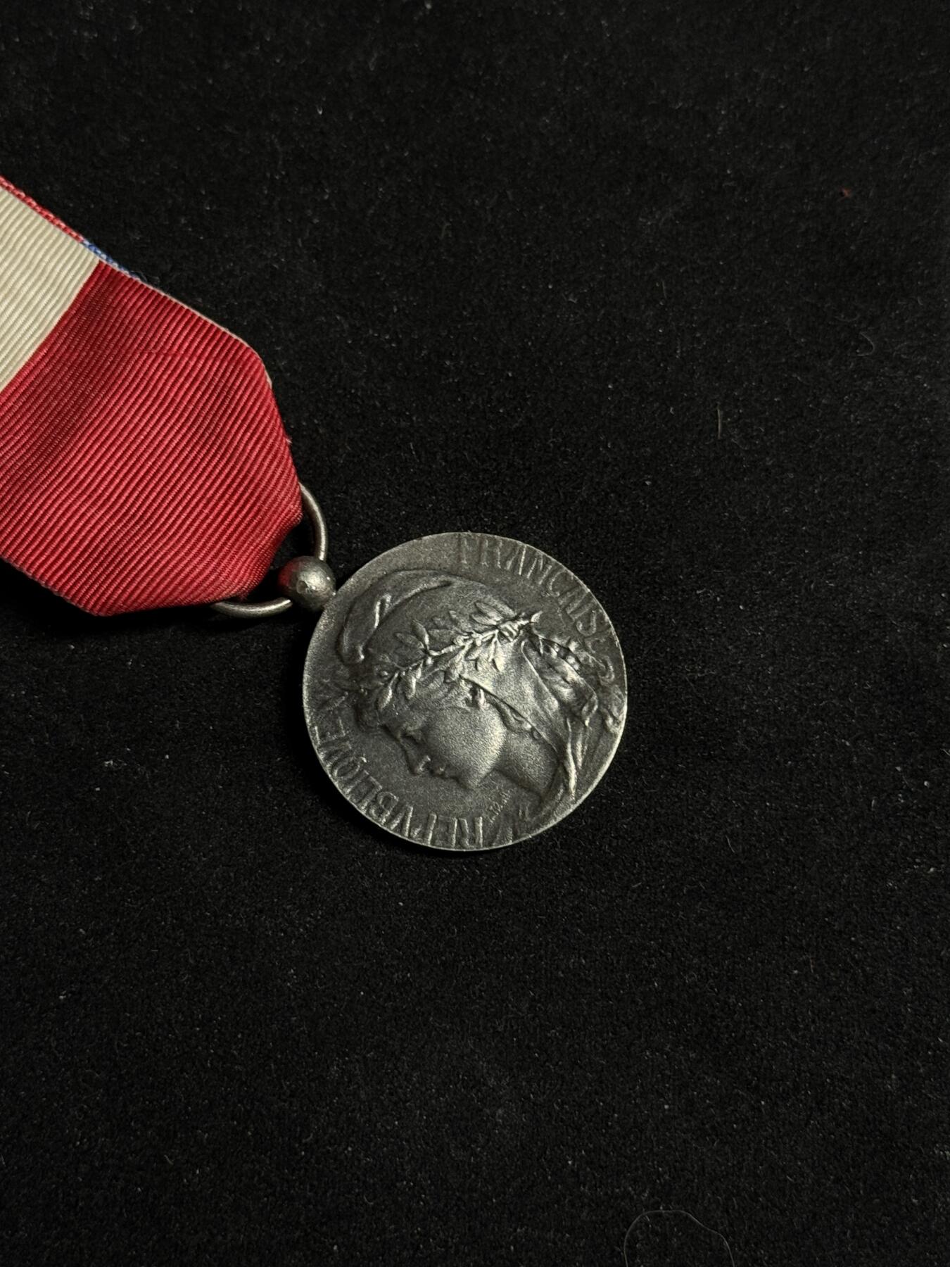 戎马世界章牌大赏第108期 法国银级劳工奖章