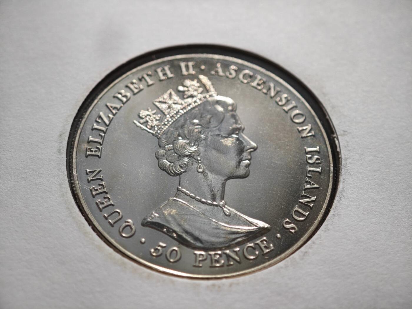 【淘币小摊】限时拍第八百零七拍  克朗币邮币封场  满百包邮可预留两周  周一统一发货    阿桑松2001年女王75周岁50便士纪念币邮币封