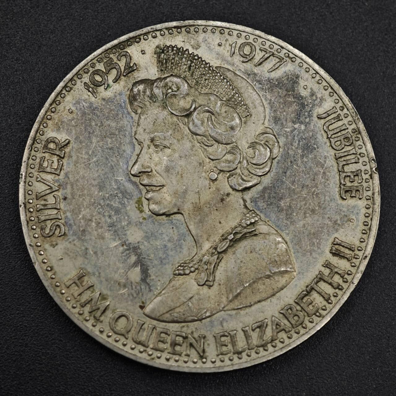 【淘币小摊】限时拍第八百零七拍  克朗币邮币封场  满百包邮可预留两周  周一统一发货    1977年女王登基银禧纪念章