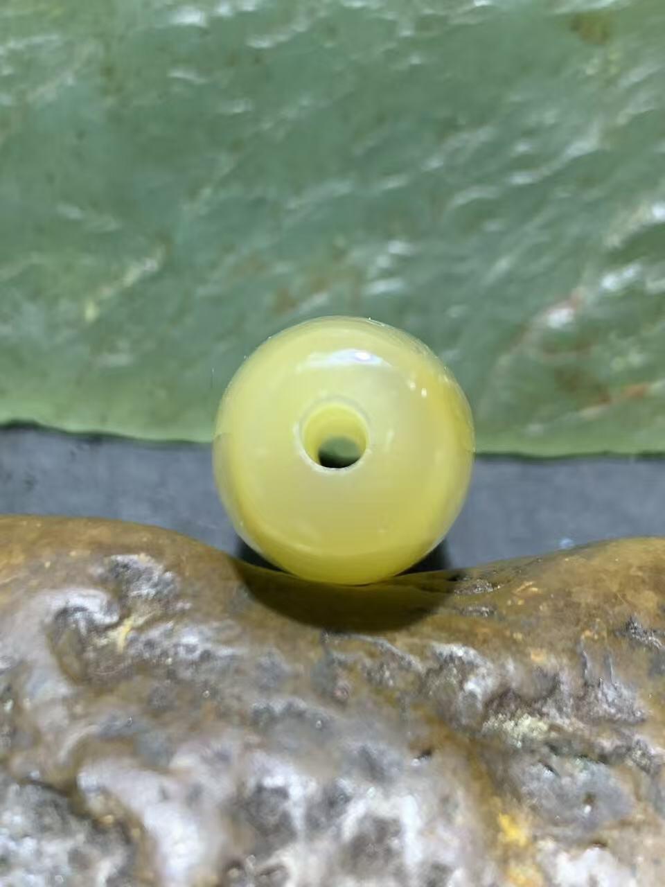 精美高玉化缠丝玛瑙随形桶珠一颗，