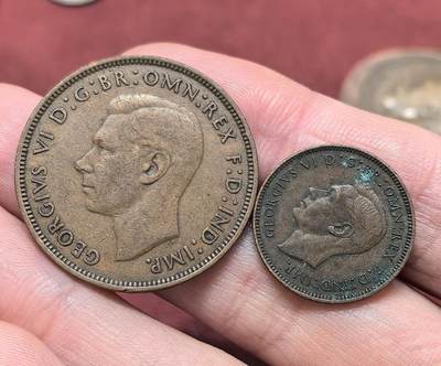 南宋泉阁俄币 外币 国币 专场第十九期 【送拍无额外佣金】 - 英国 1945/1947年 乔治六世1便士/1法新铜币一对 通货好品 字口还可以 