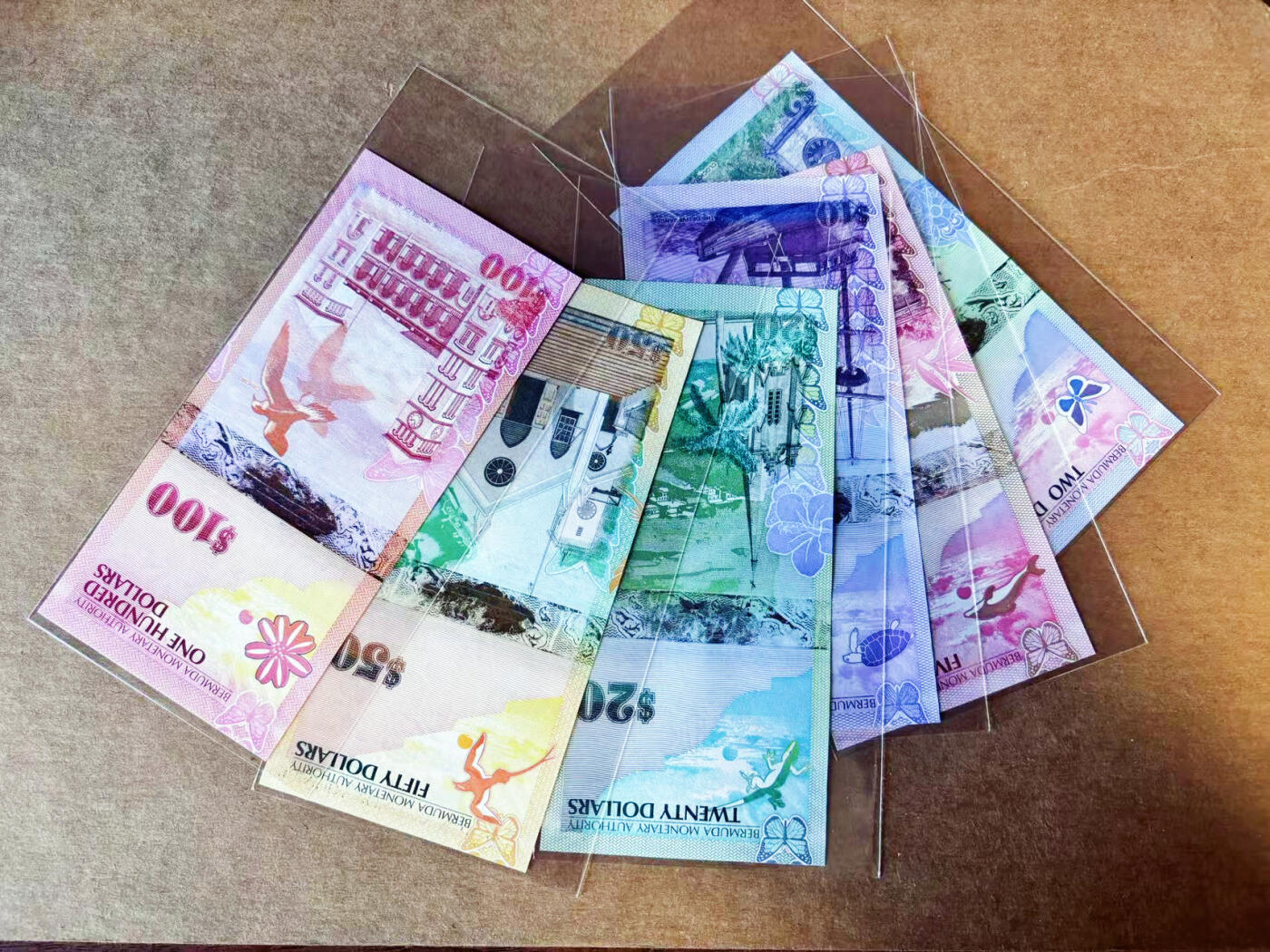 【Blue Auction】世界纸币精拍第754期——18级TOP拍卖/信誉/品质/专业/高效💫 【一组6张 洋葱冠全同1630小号 含获奖钞】百慕大 2009年2-100元 全新UNC