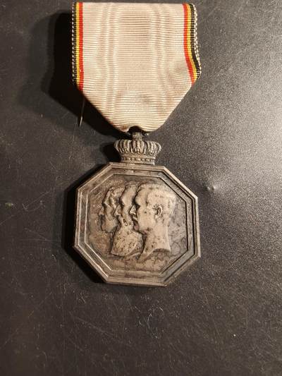 老王徽章第165期 - 比利时王国建国百年纪念章     三王同框（利奥波德一世、利奥波德二世、阿尔贝一世）