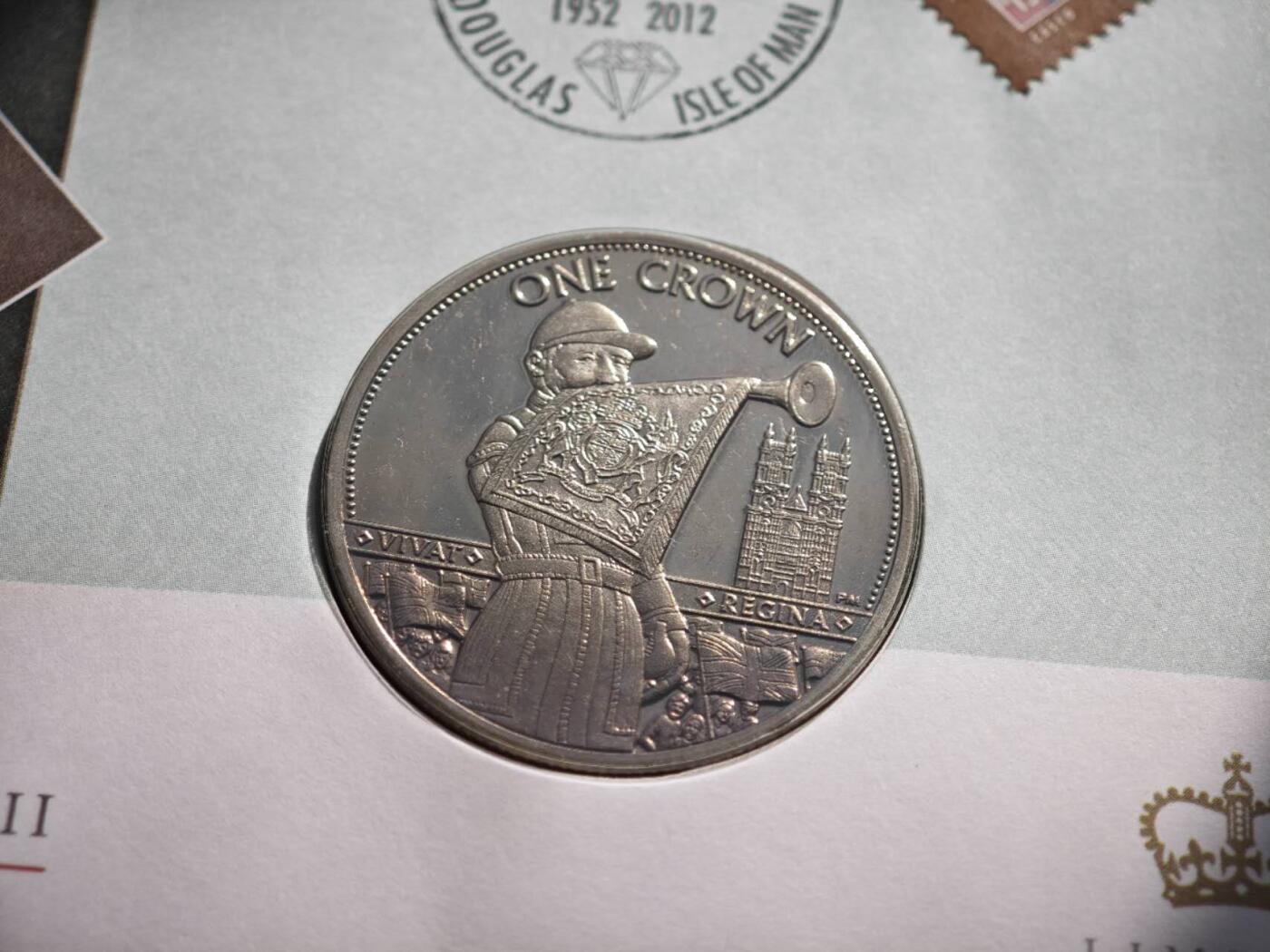 【淘币小摊】限时拍第八百零七拍  克朗币邮币封场  满百包邮可预留两周  周一统一发货   马恩岛2012年女王大婚钻禧60周年克朗纪念币邮币封