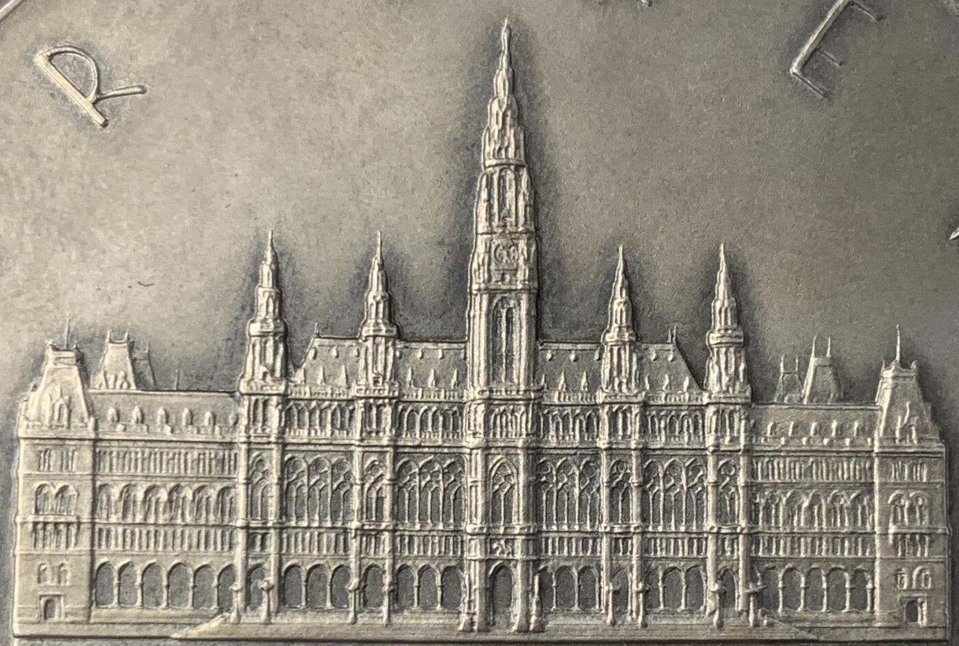 掌中浮雕-藏着的欧洲第043场 1910-1935年奥地利维也纳市政府服务25周年纪念银章，65mm，90g