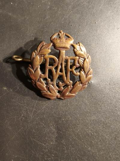 老王徽章第165期 - 英国皇家空军帽徽    二战时期     带插销