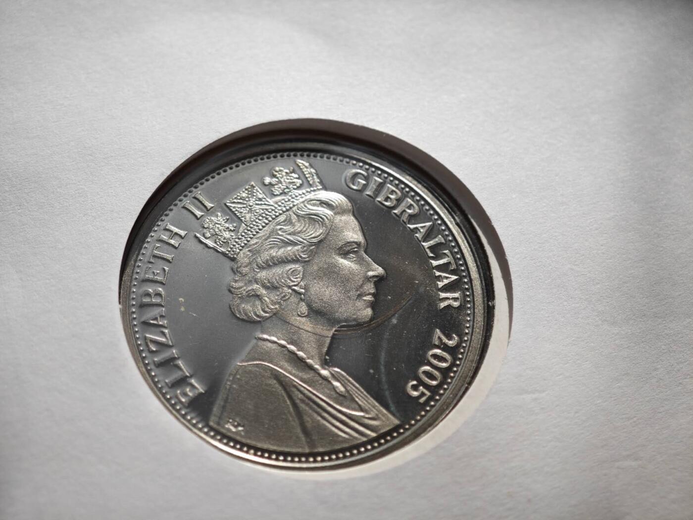 【淘币小摊】限时拍第八百零七拍  克朗币邮币封场  满百包邮可预留两周  周一统一发货   直布罗陀2005年女王80周岁克朗纪念币邮币封